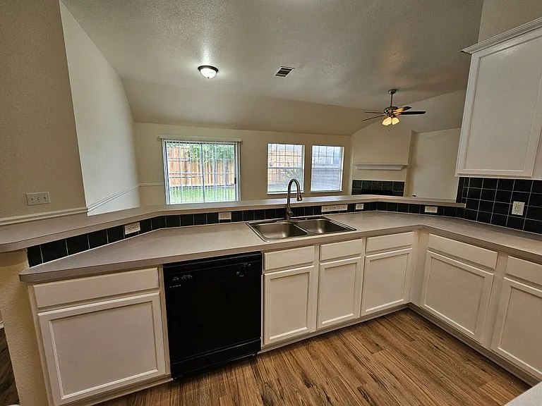 4320 Palmdale Dr — Photo 26