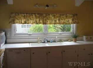 194 Wood Hollow Ln, New Rochelle, NY 10804