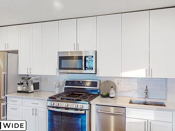 3rd image of 30 Charlton St APT 4M