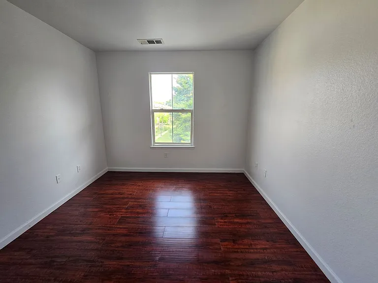 223 Santa Barbara St — Photo 12