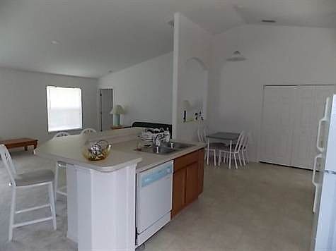 4th image of 39 Barkwood Ln