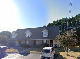 911 Chip Cove Ln, Knoxville, TN 37938