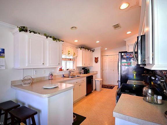 5th image of 3734 Dewberry Ln