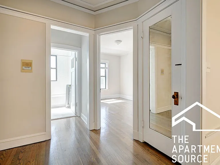 2426 N Sawyer Ave #2E — Photo 8