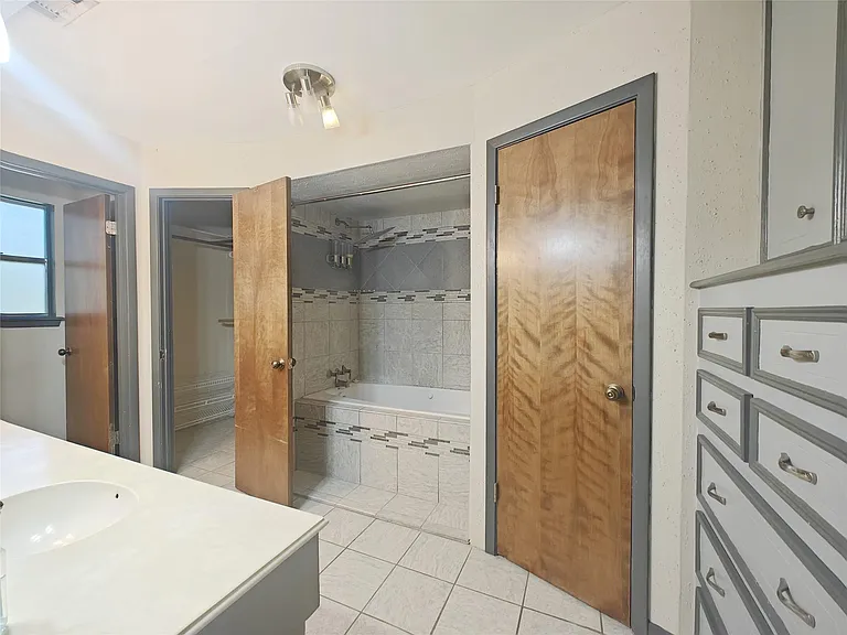 15606 Pinedell Dr — Photo 16