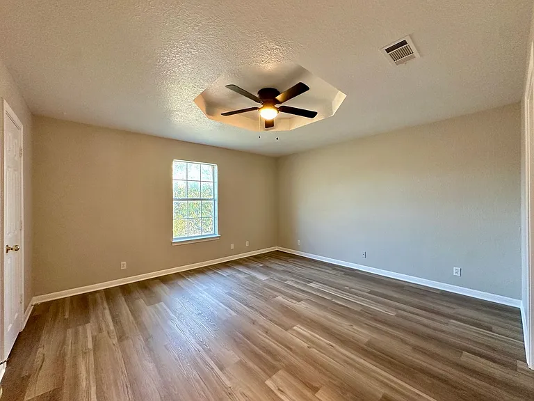 1231 Wood Ave — Photo 7