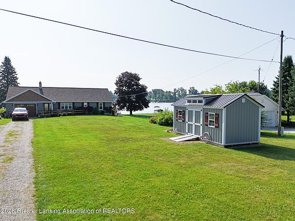 2nd image of 61049 Wayne Rd