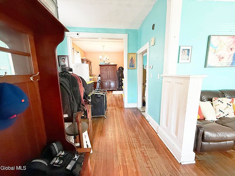 5th image of 1717 Hamburg Street