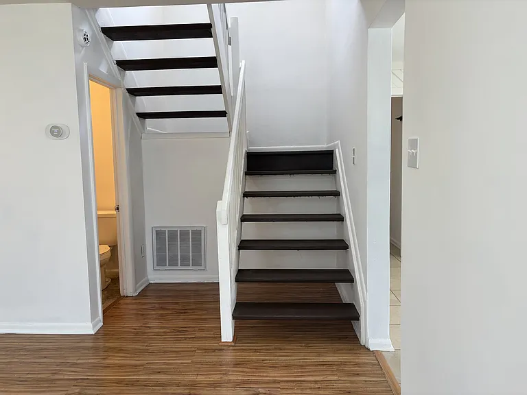 1372 Riverside Dr — Photo 4