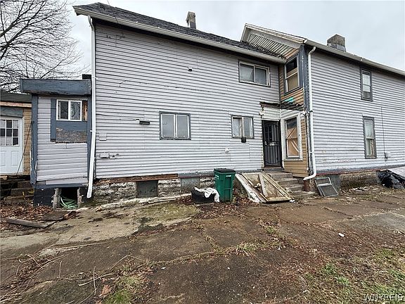 4th image of 219 Rhode Island St