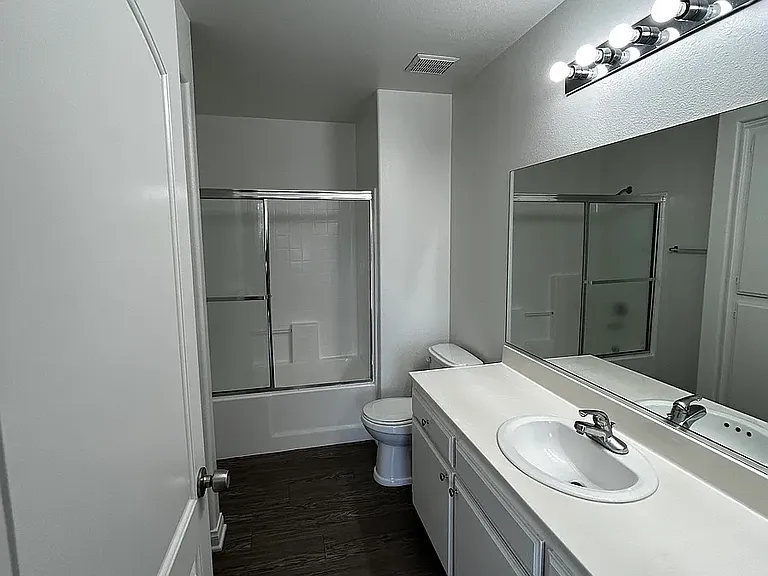 14359 Haynes St #5 — Photo 10