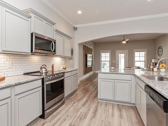 5th image of 2924 Watervale Dr