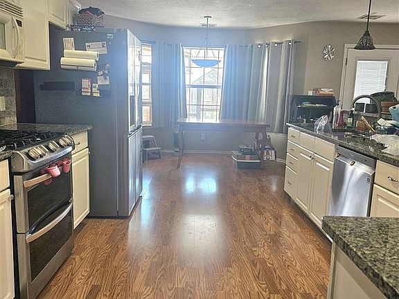4th image of 31 Lake Crest Dr