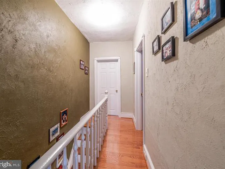 213 Daly St — Photo 11