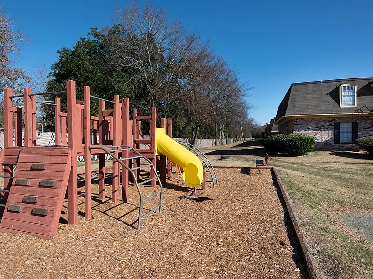 Midtown Oaks — Photo 8