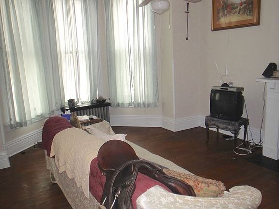 2nd image of 433 E Town St APT 102