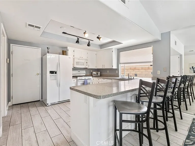 1479 E Francis Dr — Photo 9