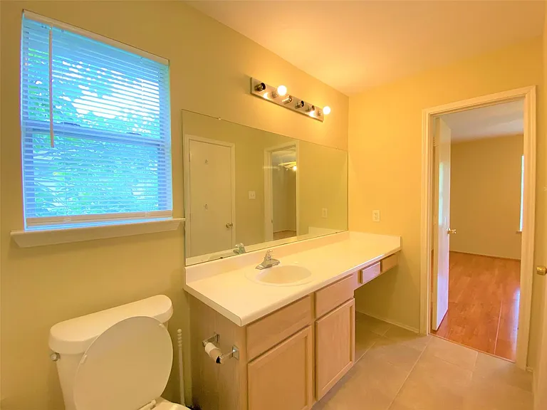 8026 Golf Green Cir — Photo 17