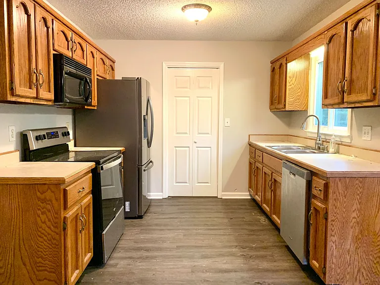 315 Harold Dr — Photo 7