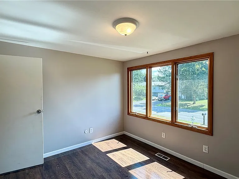 104 Finwood Dr — Photo 32