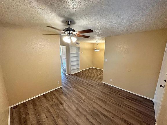 4th image of 2401 Manor Rd APT 220