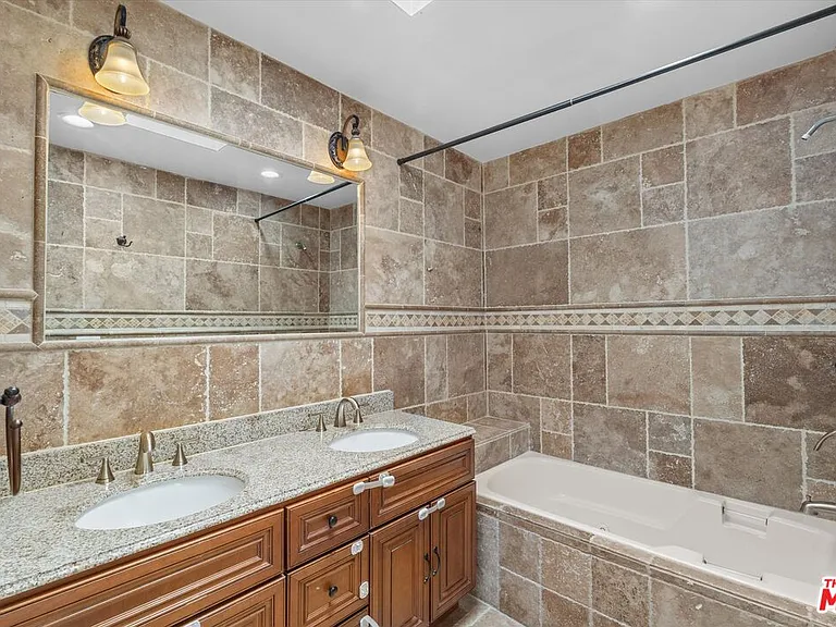2175 S Beverly Glen Blvd #406 — Photo 8