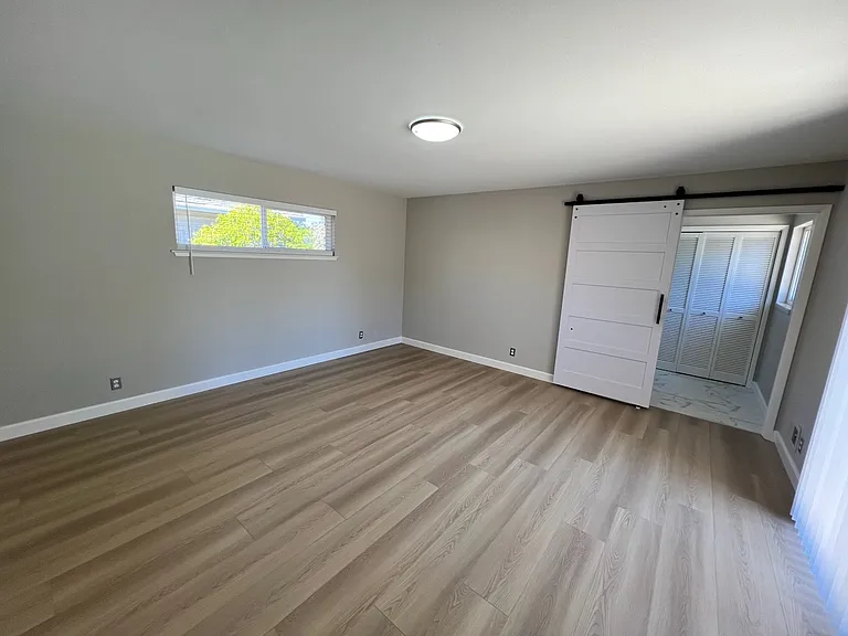 20607 Russell Ln — Photo 10
