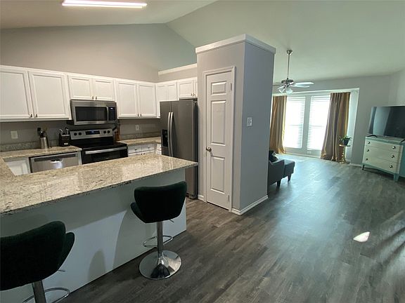 3rd image of 331 Egret Cir