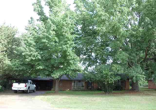 1st image of 211 Lynch Dr