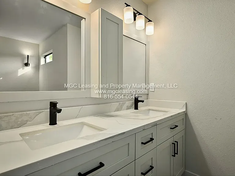 238-244 Persimmon Rd — Photo 5
