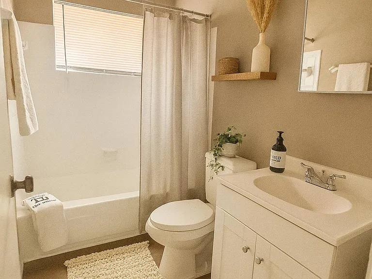 1736 Delano Ave #2 — Photo 9