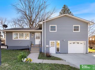 7110 Wood Lane Dr, La Vista, NE 68128