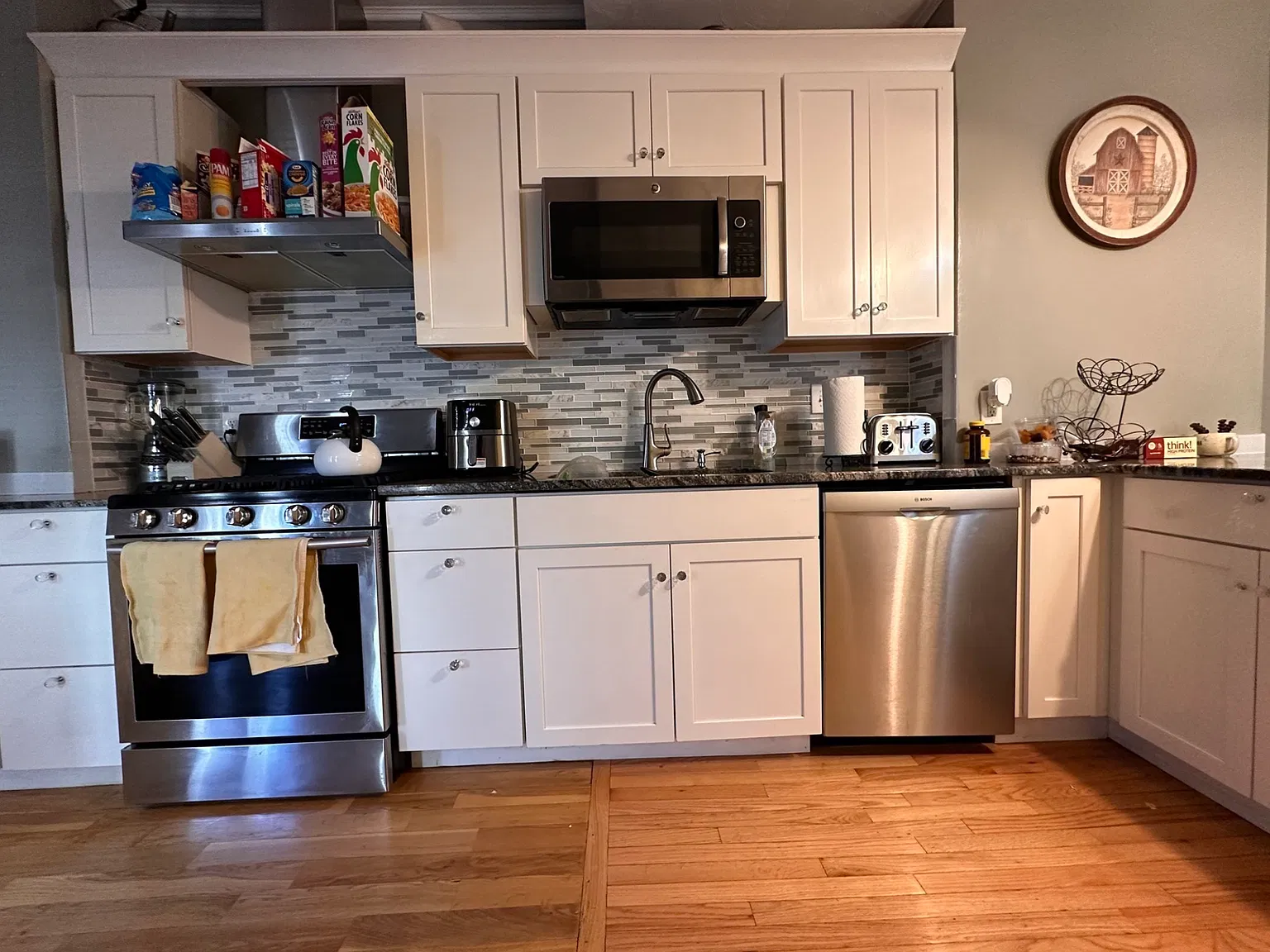 3 bed, 2413 sqft, $3,200 — Photo 1