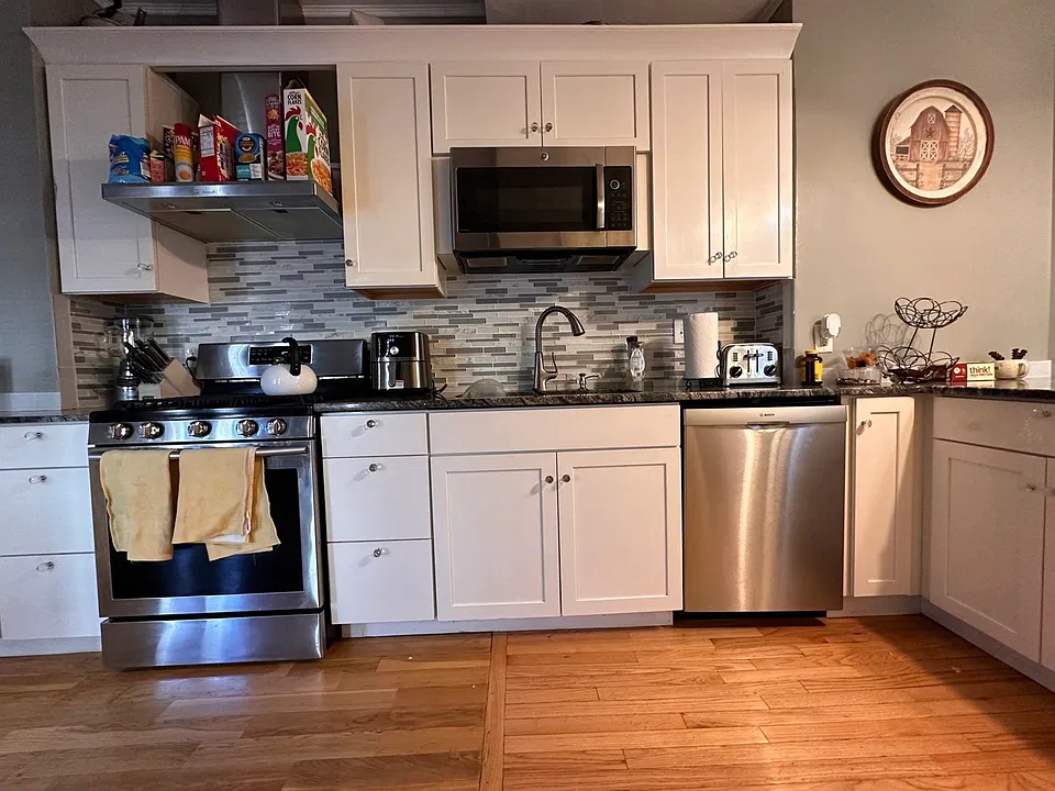 25 Clarence St #1
