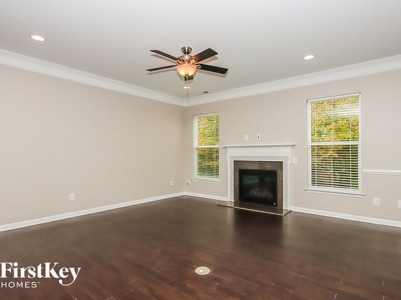 2nd image of 102 E Heart Pine Ln