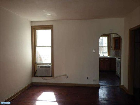 3rd image of 4006 Creston St