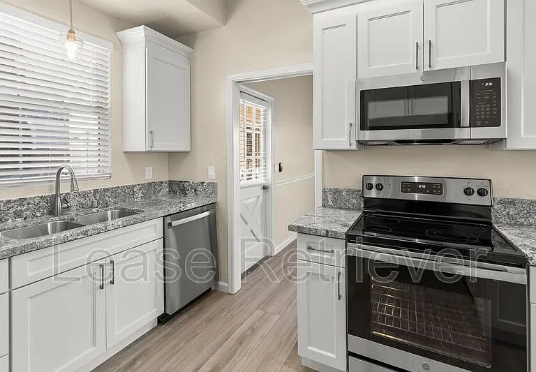 825 Heritage Pl — Photo 2