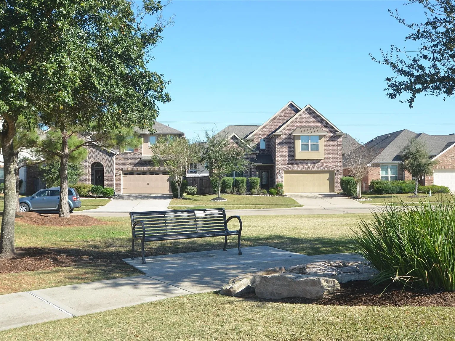 4 bed, 2.5 bath, 2672 sqft, $3,050 — Photo 2