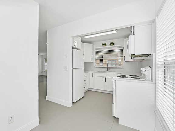 5th image of 758 Dromedary Dr
