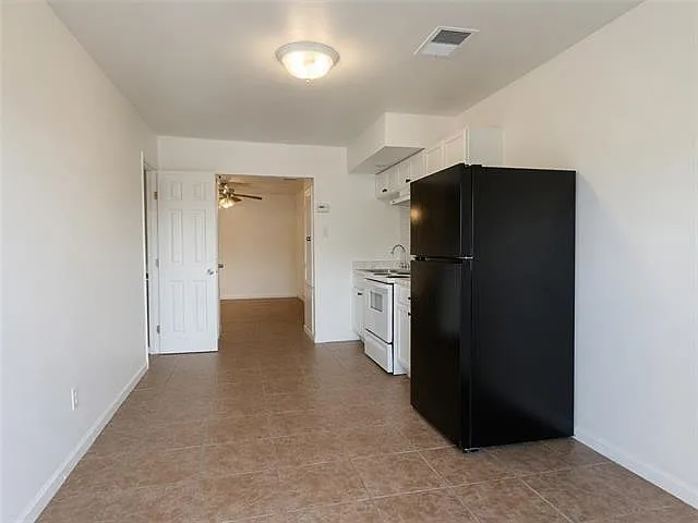 2005 Plaza Dr #1/2 — Photo 2