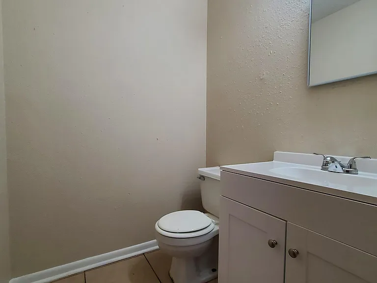 1805 Courtney Dr — Photo 9