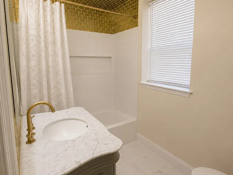 124 Kingston Rd — Photo 17