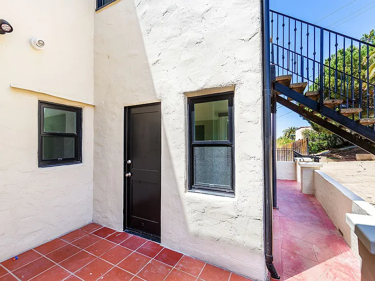 1313 Buena Vista St — Photo 10