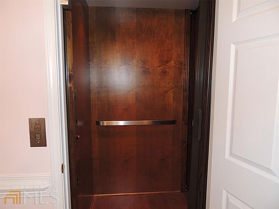 4th image of 5690 Garden Cir