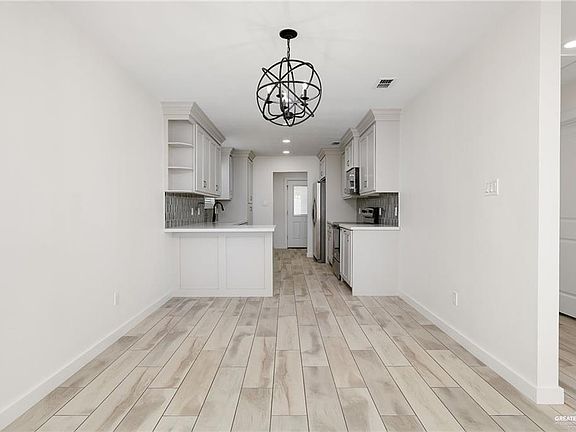 5th image of 321 E Stubbs St