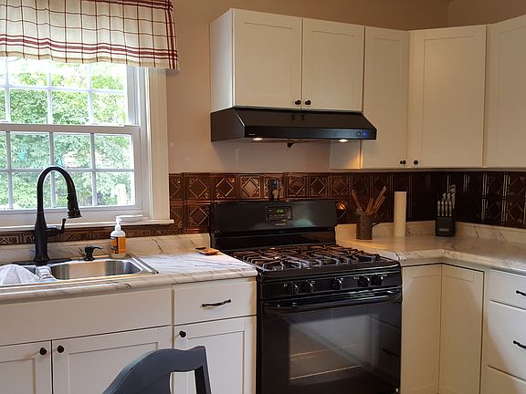5th image of 32 Arden Ln
