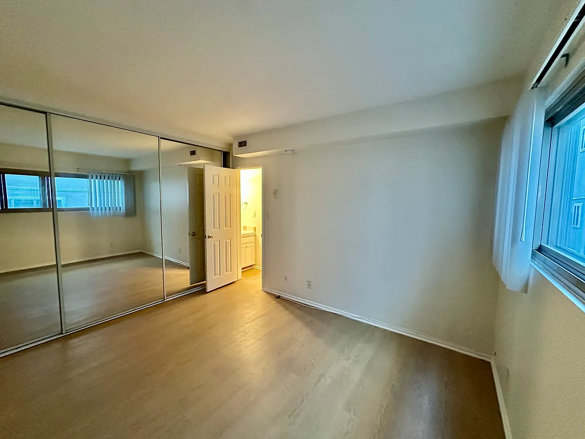 Building Photo - 7754 Paseo Del Rey #2