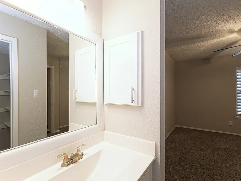 City Crest Apartments — Photo 126