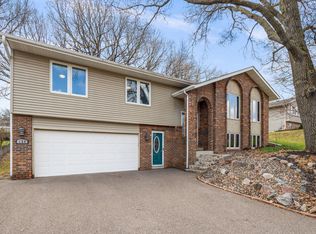 120 Chaparral Dr, Apple Valley, MN 55124