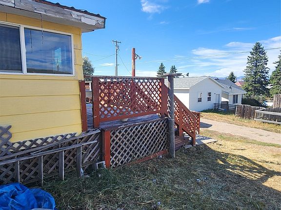 4th image of 405 1st Ave NE